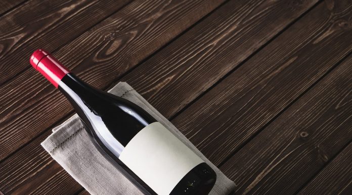 Etichette di vino in carta personalizzate: progettazione e realizzazione