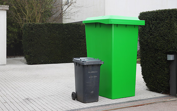 Sempre più differenziata in casa: per 7 italiani su 10 i contenitori per la raccolta dei rifiuti sono troppo piccoli
