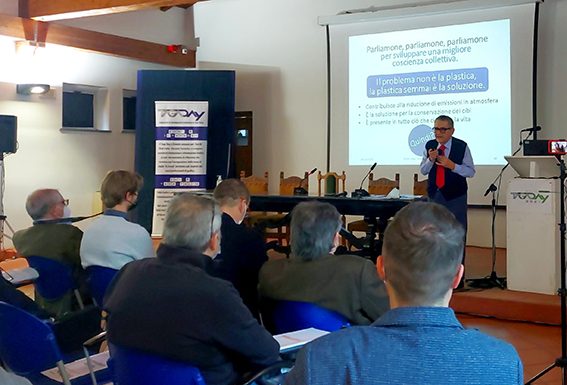 Edoardo Elmi al Taga Day 2021: “Plastica nemica dell’ambiente o opportunità per il mondo della stampa?”