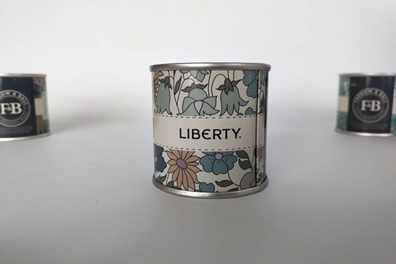 Magnifici design su barattoli grazie alla macchina da stampa digitale Fujifilm Acuity B1