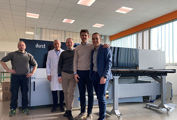 Seri-Art sceglie la ibrida P5 210 di Durst per puntare ai mercati di nicchia Durst Seri Art