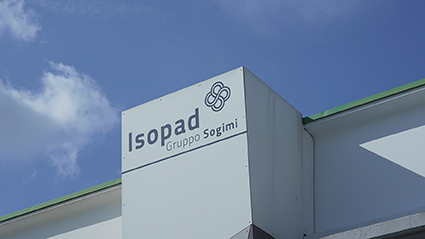 Isopad: specialist in compact expanded plastic materials grows with Zund in the packaging market isopad logo