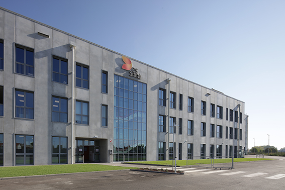 Lo stabilimento DS Smith di Castelfranco Emilia (Modena) raggiunge la piena operatività in meno di un anno a conferma della domanda in crescita di packaging sostenibile Immagine DSS Castelfranco piena produttività