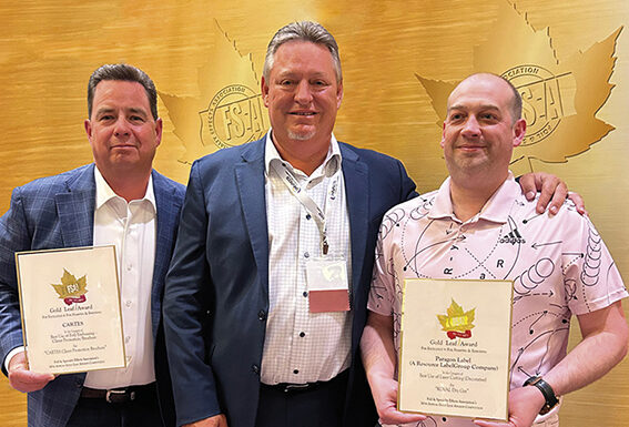 Cartes si aggiudica quattro premi alla Digital Embellishment Conference di Indianapolis Cartes AWARDS PATCH persone