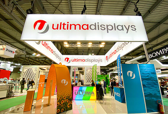 Ultima Displays migliora la propria produttività e flessibilità con la tecnologia di HP Stitch S1000 Ultima Displays stand