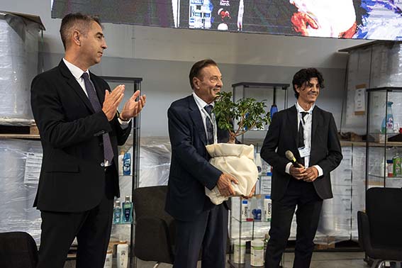 Consegna del bonsai_fabbrica sostenibile 2023