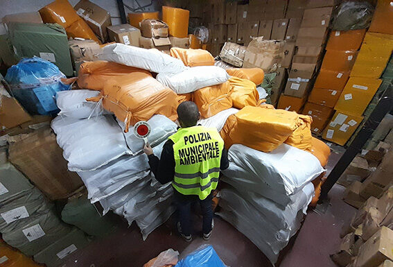 Napoli, in 5 anni sequestrati 8,6 milioni di buste di plastica illegali Biorepack Napoli Polizia Municipale ambientale