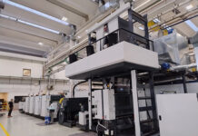 Packaging Printing Revolution: OMET presenta la Varyflex V4Offset per imballaggi su film e cartone leggero omet