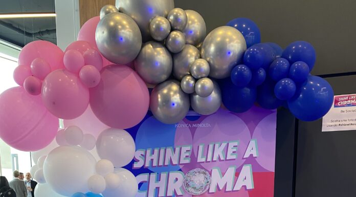 “Shine like a Chroma”: Konica Minolta sorprende con colori brillanti e nobilitazioni dall’effetto wow garantito