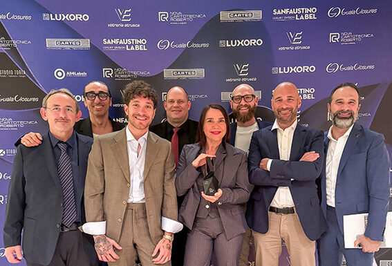 L’etichetta ORO DEL SOL realizzata da CARTES premiata al VINITALY DESIGN AWARD 2026